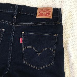 Size 29 Navy Blue Levi’s Shaping Skinny Jeans 👖NEW